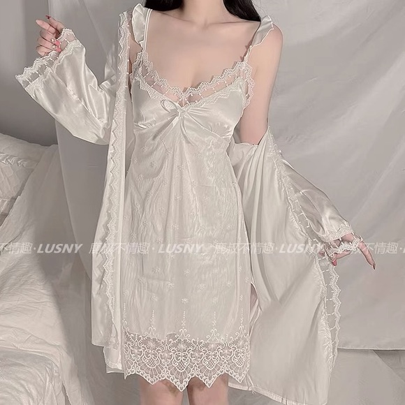 🤍 white robe - Picture 3 of 3